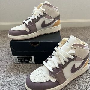 GUC Nike Air Jordan1 Mid High-Top/White and Brown Youth size 6 or women’s 7.5